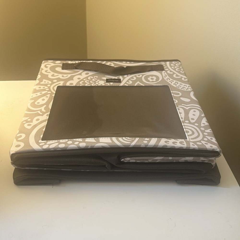 Thirty-one Collapsable Storage Cubes w/ Lids - Picture 4 of 4